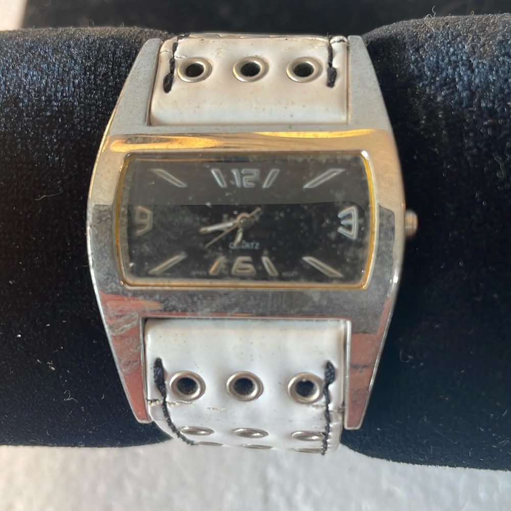 Vintage Y2K quartz watch Japanese movement white band silver tone hardware women